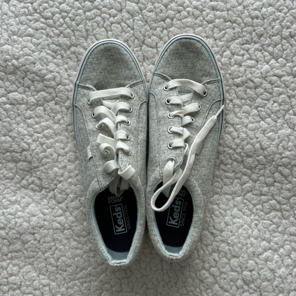 Like new gray textured Keds
